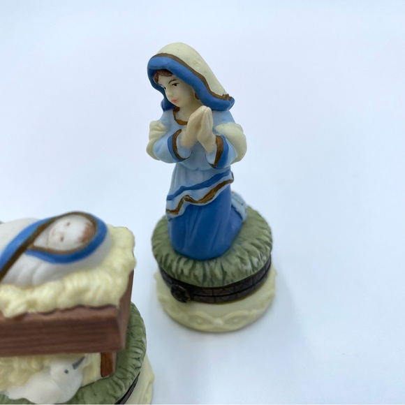 Set of 3 Midwest Of Cannon Falls Baby Jesus Nativity Scene Hinged Trinket Boxes - Picture 4 of 10